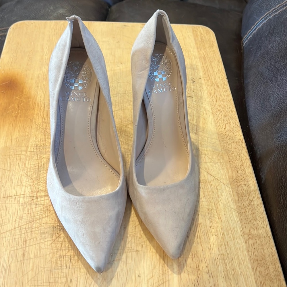 Vince Camuto nude pumps